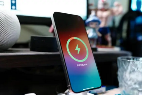 文成苹果15换屏服务分享用什么充电器给iPhone15充电更好 